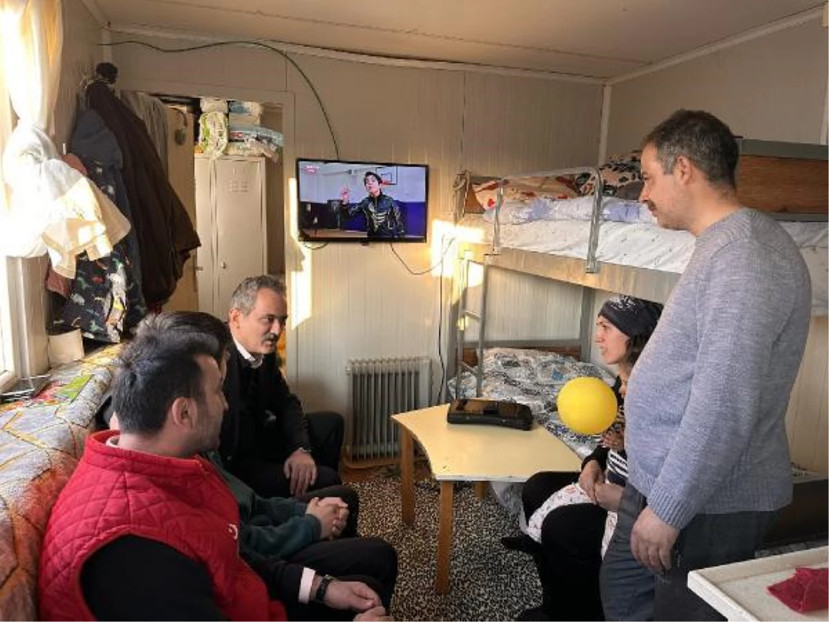 Milli Eğitim Bakanı Özer, Malatya\'daki Beydağı Geçici Barınma Merkezi\'ni ziyaret etti Açıklaması