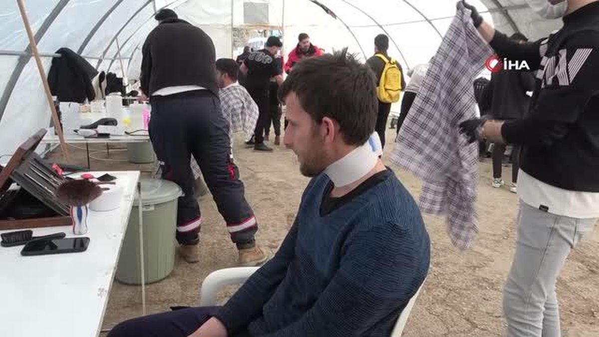 Başakşehirli berberlerden afet bölgesinde anlamlı hizmet