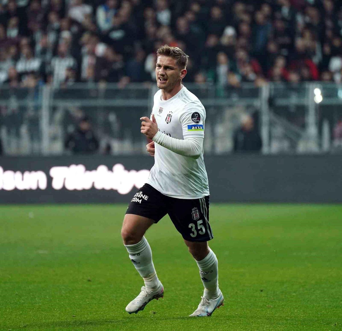 Beşiktaş\'ta 17\'lik Semih, ilk kez forma giydi