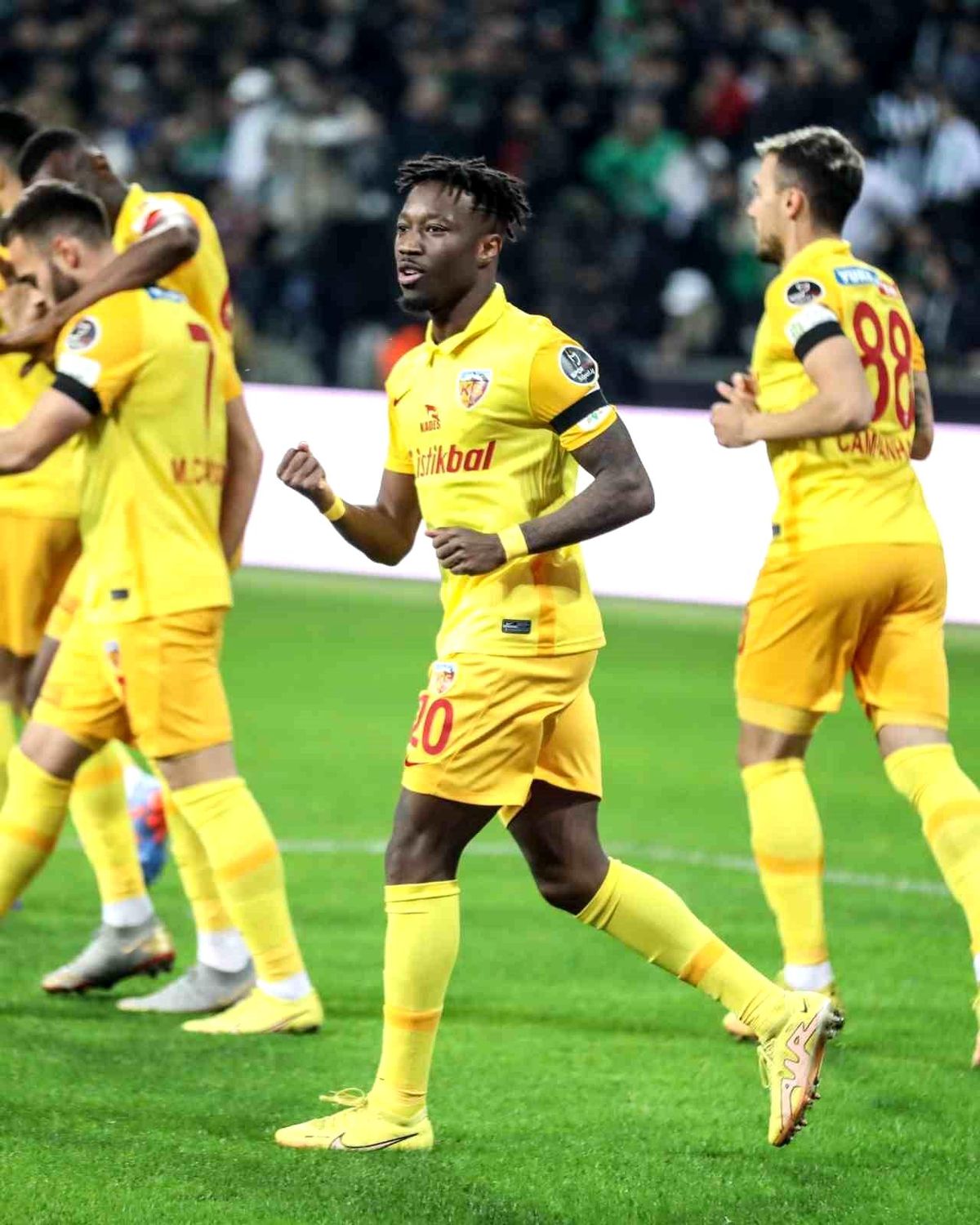 Carlos Mane 2\'inci golünü attı