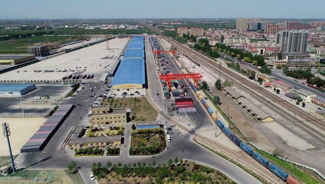 Çin'in Kuzeyindeki Lanfang'da İlk Çin-Avrupa Yük Treni Hizmete Girdi Çin'in Kuzeyindeki Lanfang'da İlk Çin-Avrupa Yük Treni Hizmete Girdi