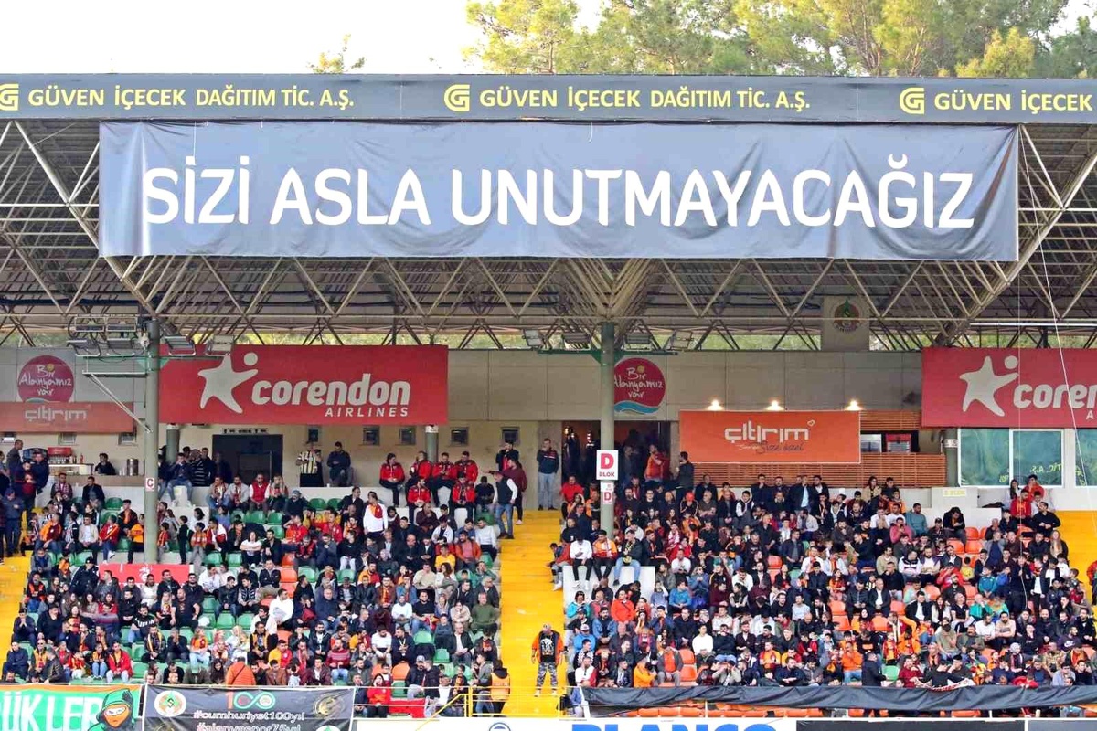 Corendon Alanyaspor Galatasaray maçında duygu dolu anlar