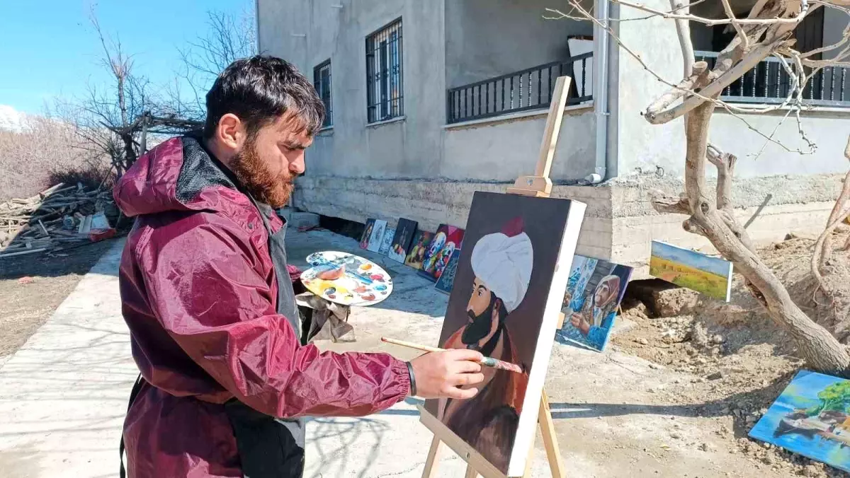 Depremde zarar gören evleri için yaptığı tuvalleri satışa çıkardı