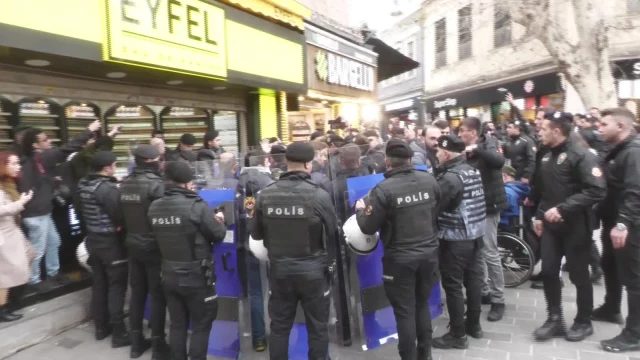 Kadıköy'de iki ayrı eyleme polis müdahalesi! Çok sayıda kişi gözaltına alındı