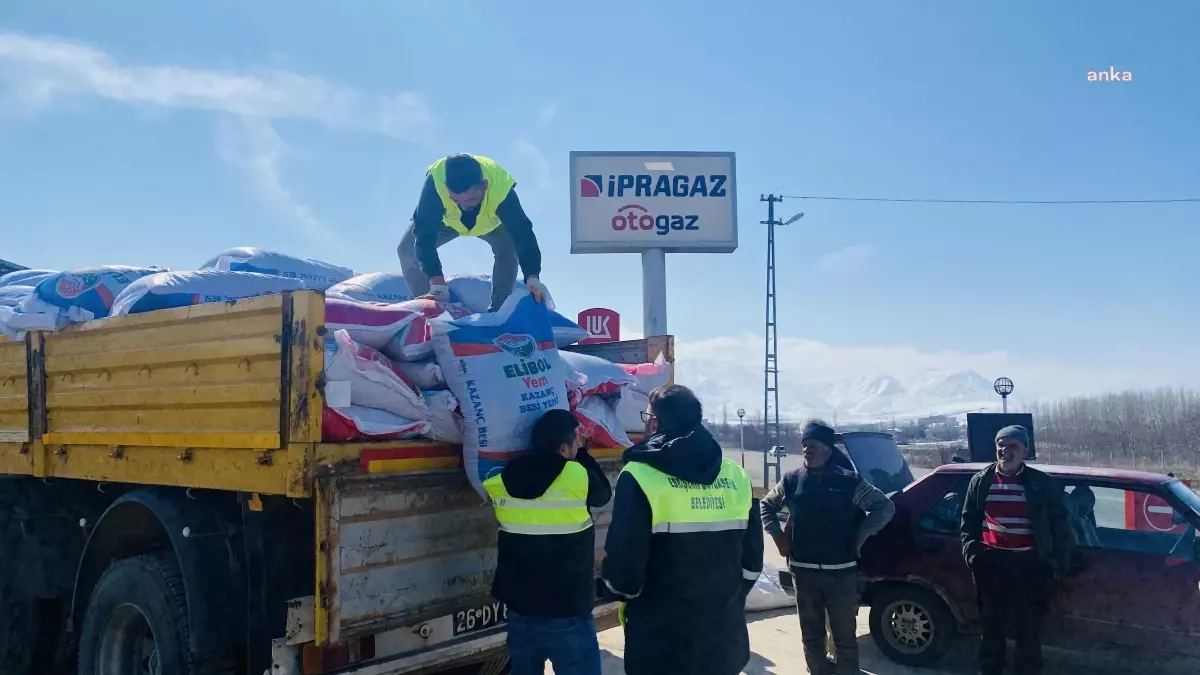 Eskişehir Büyükşehir Belediyesi\'nden Malatya ve Adıyaman\'daki Hayvan Üreticisine Yem Desteği