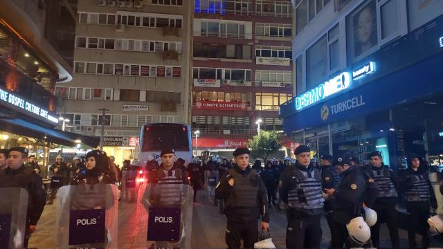 Kadıköy'de iki ayrı eyleme polis müdahalesi! Çok sayıda kişi gözaltına alındı
