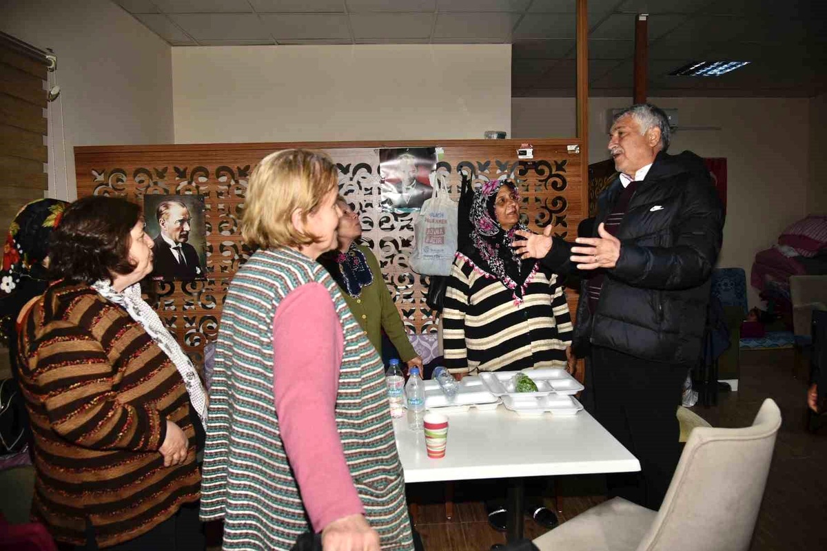 Adana Büyükşehir Belediye Başkanı Karalar: Tüm Gücümüzle Depremden Etkilenen Vatandaşlarımızın Yanındayız