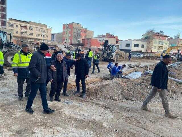 Kayseri Büyükşehir Belediyesi'nden bir ilk! Depremden etkilenen Elbistan'da 48 saatte konteyner çarşı kuruldu