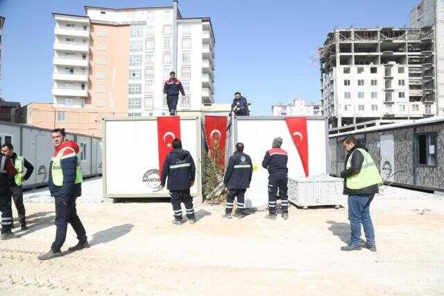Kayseri Büyükşehir Belediyesi'nden bir ilk! Depremden etkilenen Elbistan'da 48 saatte konteyner çarşı kuruldu
