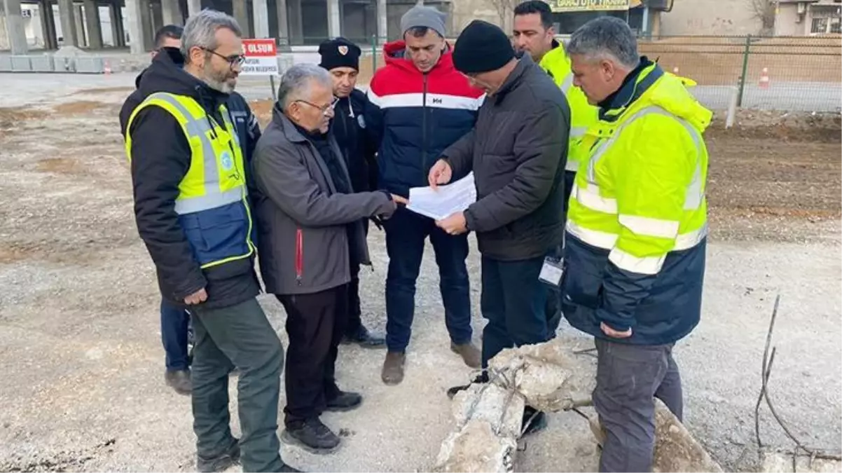 Elbistan\'da depremzede esnaf için 72 saatte 2 konteyner çarşı kuruldu