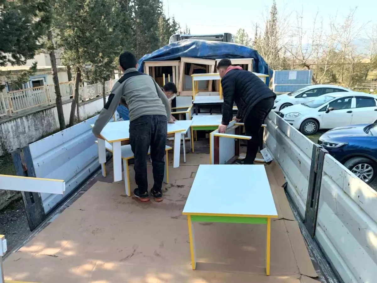 Köyceğiz\'de üretilen masa ve tabureler yola çıktı