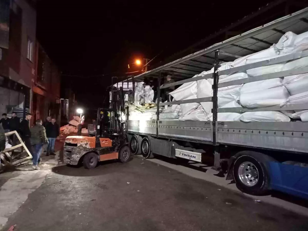 Menemen Belediyesinden deprem bölgesine çadır desteği