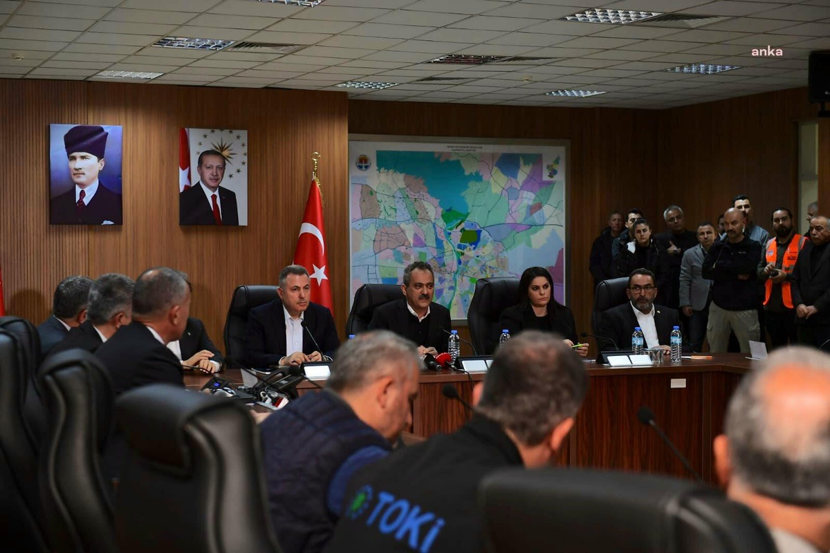 Milli Eğitim Bakanı Özer: Adana\'da Eğitim-Öğretimin Başlama Tarihini 13 Mart\'a Erteledik
