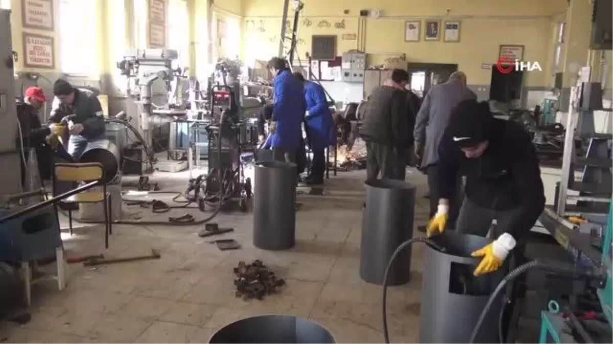 Öğrenciler harçlıklarıyla konteyner almak için seferber oldu