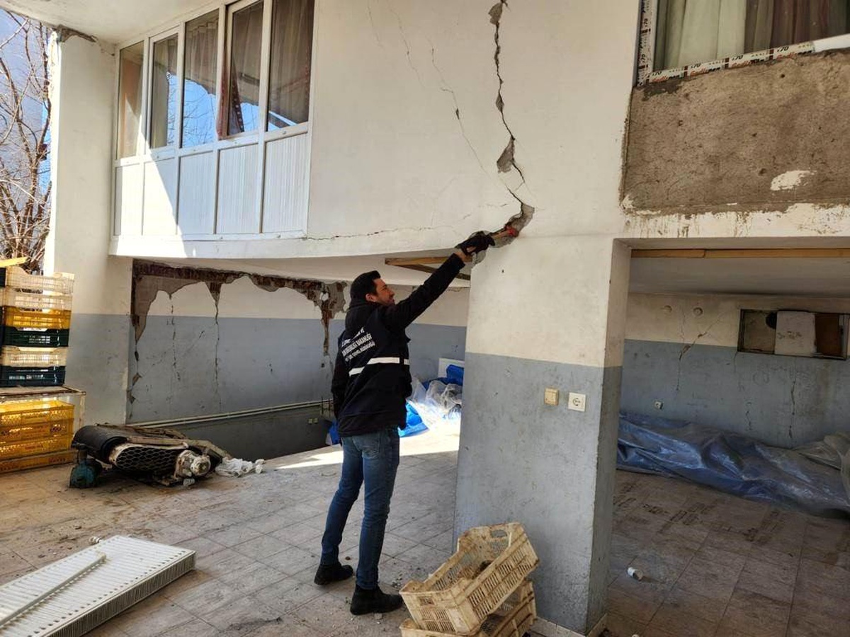 Ordu Büyükşehir, deprem bölgelerinde hasar tespit çalışmalarına destek veriyor
