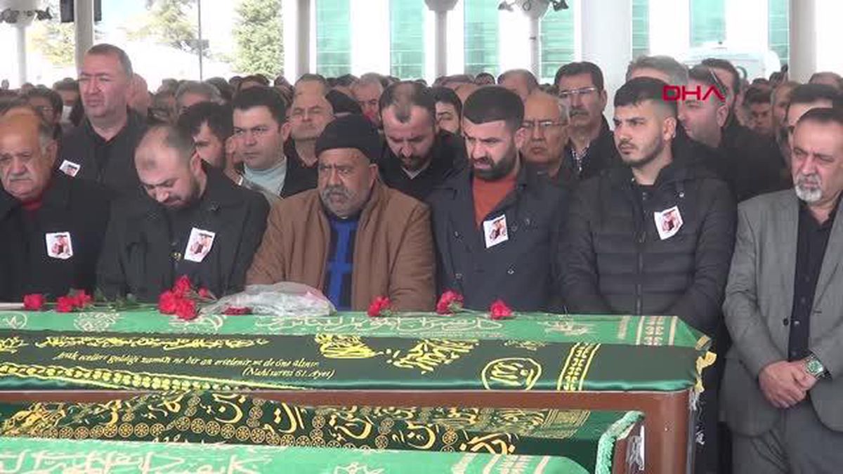 Otomobil çarpmasıyla ölen müteahhit, son yolculuğuna uğurlandı