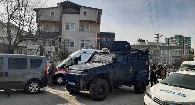 POLİS MEMURU, EŞİNİ VE 3 ÇOCUĞUNU REHİN ALDI