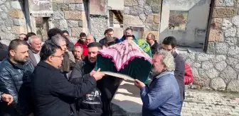 Ünlü yönetmenden annesine son öpücük