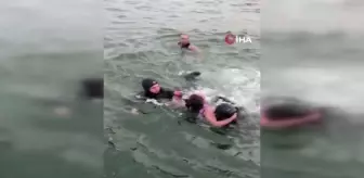 Yüzmek için denize giren kadın boğulmaktan son anda kurtuldu