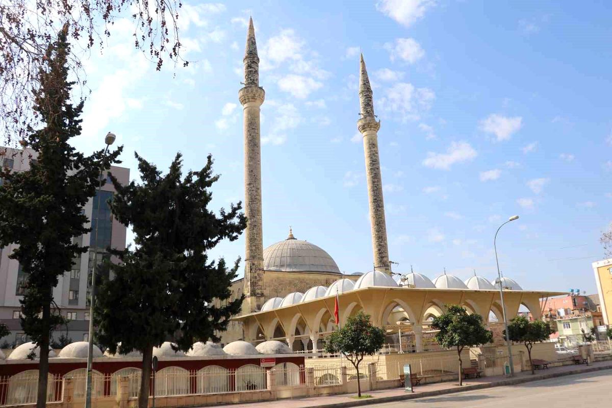 Adana\'da 150 cami minaresi ağır hasar aldı