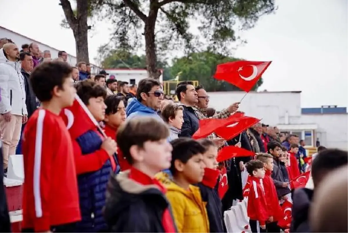 Ayvalıkgücü ve Edremit depremzedeler için sahada