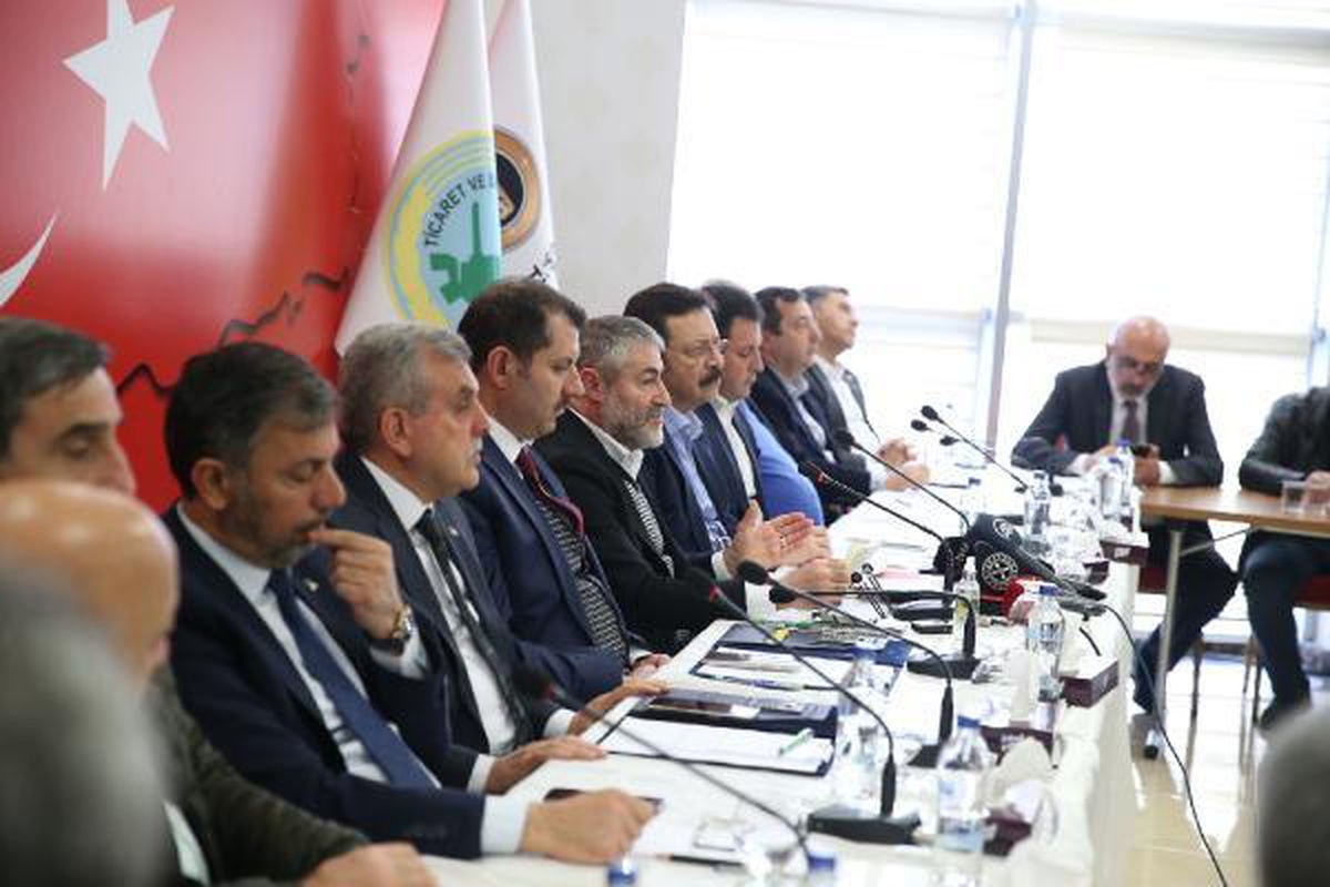 Bakan Nebati: Biz çalışırken ahlaksızlarla da mücadele ediyoruz