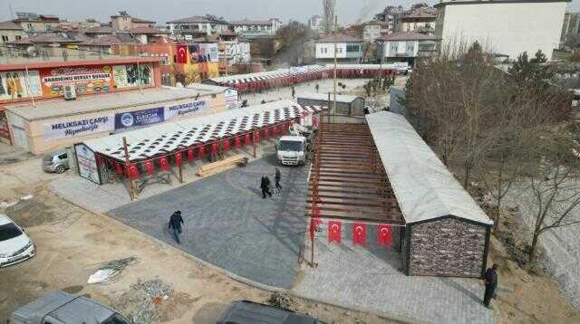 'Bambaşka bir Elbistan'a uyanacağız' diyen Vali Çiçek'ten yeni paylaşım: Elbistan'da konteyner çarşılar 4 günde tamamlandı 'Bambaşka bir Elbistan'a uyanacağız' diyen Vali Çiçek'ten yeni paylaşım: Elbistan'da konteyner çarşılar 4 günde tamamlandı