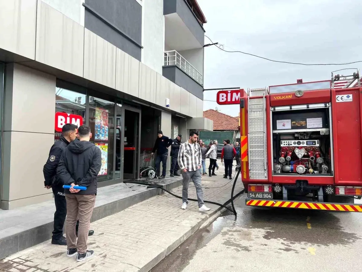 BİM marketin deposunda korkutan yangın