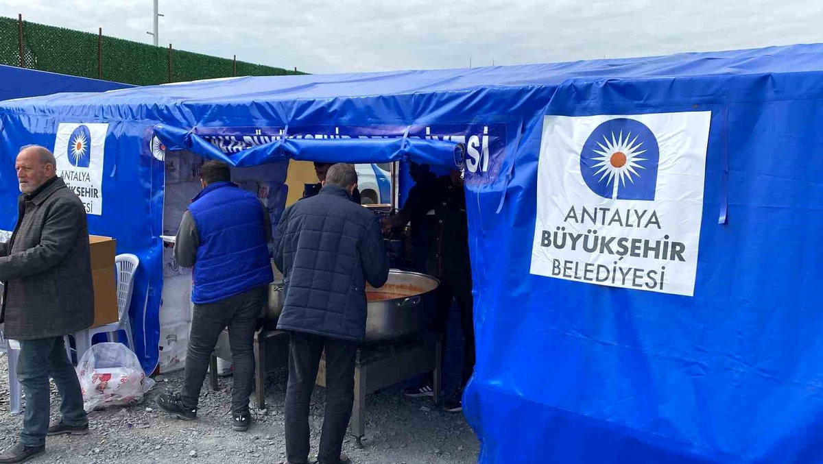 Büyükşehir Belediyesi\'nin deprem bölgesine desteği sürüyor