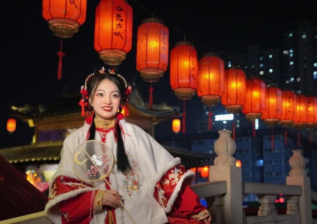 Çin'in Luoyang Kentinde Turizm Sektörü Gelişiyor