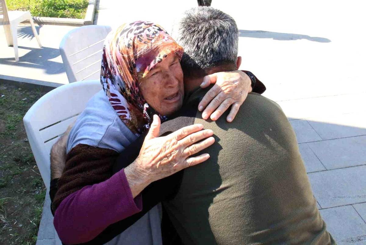 Depremin simge görüntüsü olmuştu: "Ağlatan buluşma"