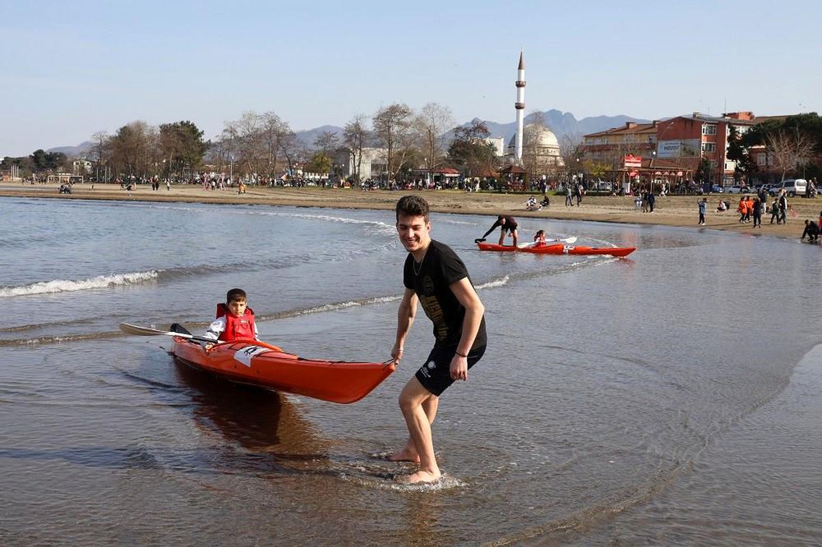 Depremzedelerin kano yelken keyfi