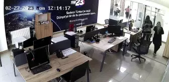 Elazığ'da deprem anı bir televizyonun güvenlik kamerasına böyle yansıdı