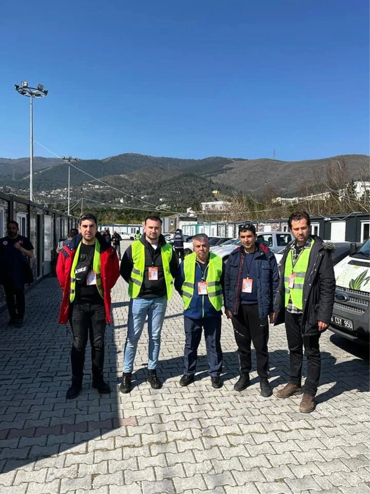 Gömeç Belediyesi teknik personelleri deprem bölgesine gitti