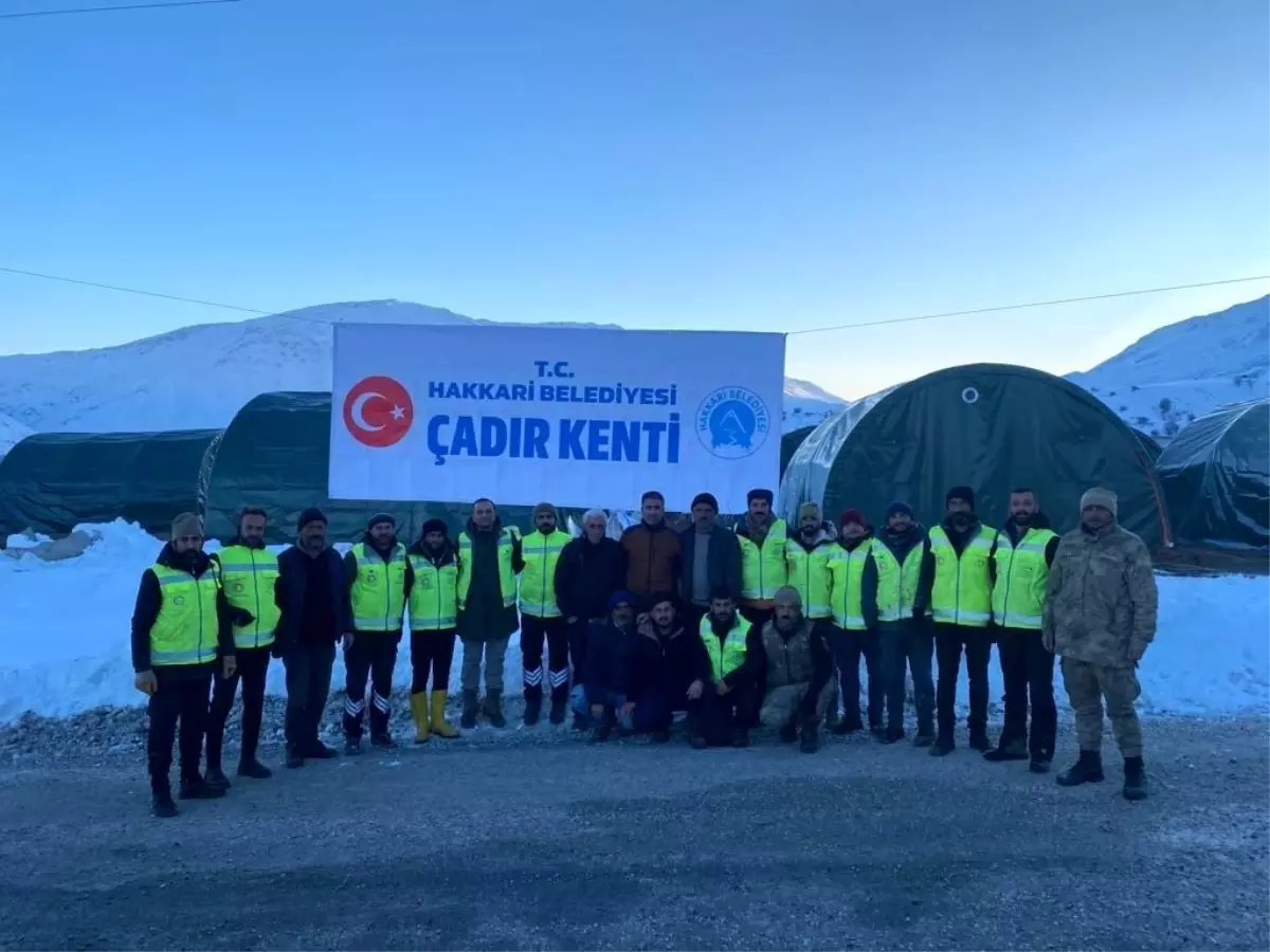 Hakkari\'den deprem bölgesine destek sürüyor