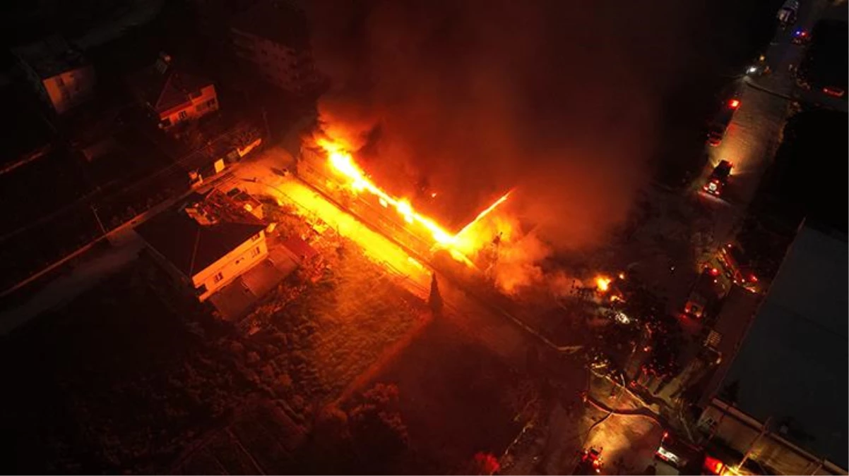 Depremin vurduğu Hatay\'da dev fabrika alev alev yandı
