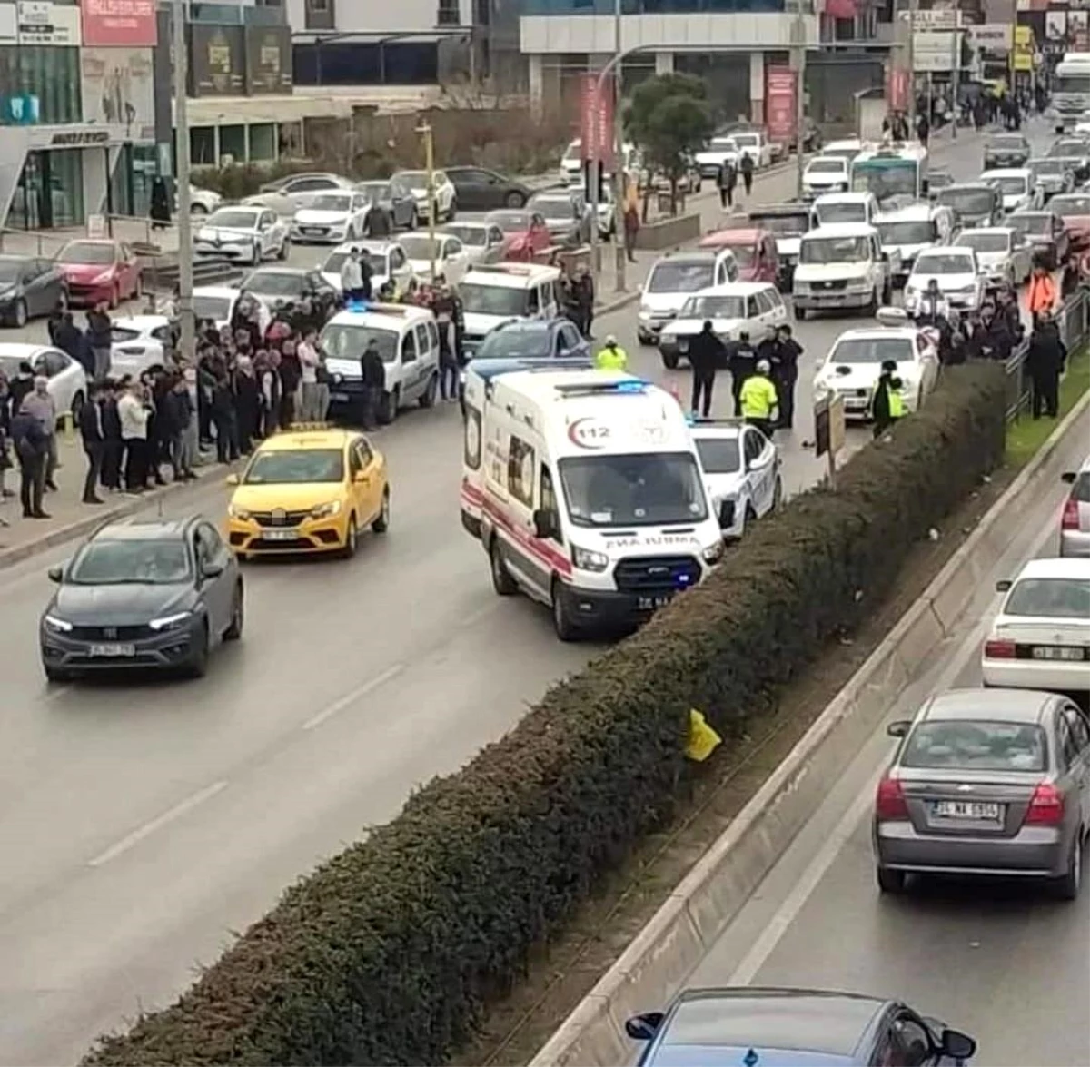İzmir\'de otomobilin çarptığı yaşlı kadın hayatını kaybetti
