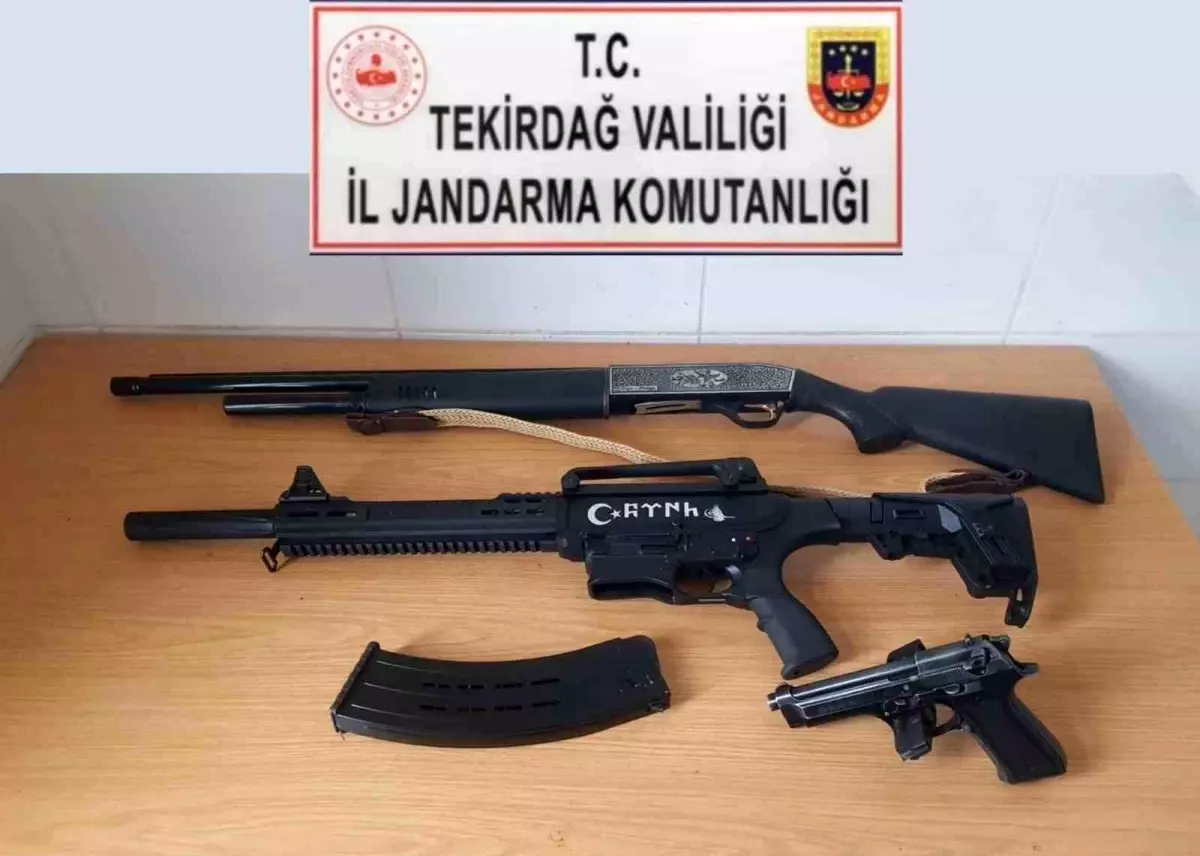 Jandarmanın huzur uygulamasında uyuşturucu ve silah ele geçirildi