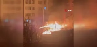 Kağıthane'de gecekondu alev alev yandı