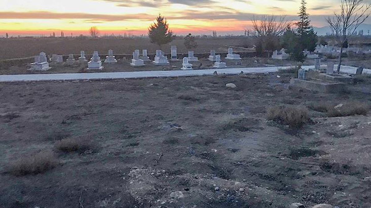 Mezarlıkta yarısı toprağa gömülü bulunan cansız kadın bedeninin kimliğini DNA testi aydınlatacak
