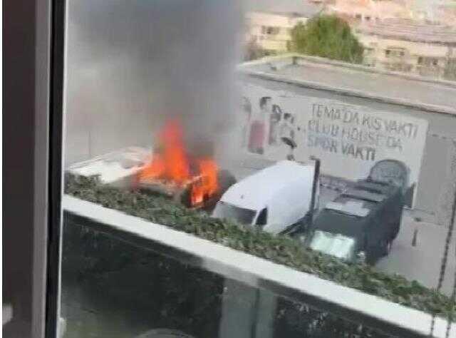 Minibüste çakmakla oynayan çocuk, üç aracın yanmasına neden oldu