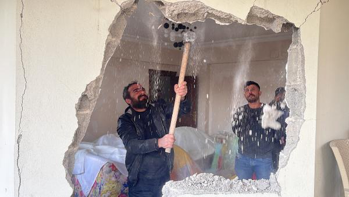 Şanlıurfa\'da bir yandan kontrollü yıkım, bir yandan eşya kurtarma telaşı