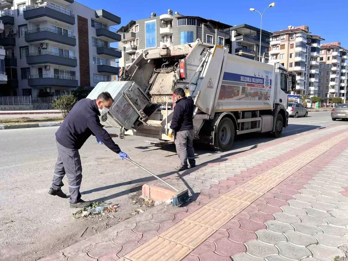 Selçuklu Belediyesi Antakya ve İskenderun\'da çalışmalarını sürdürüyor