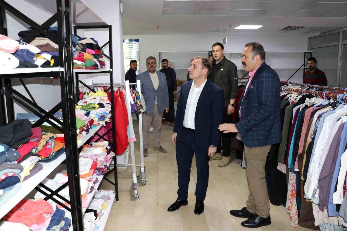 Siirt Vali Vekili Abdulhamit Mutlu, depremzede ailelerin sorun ve taleplerini dinledi
