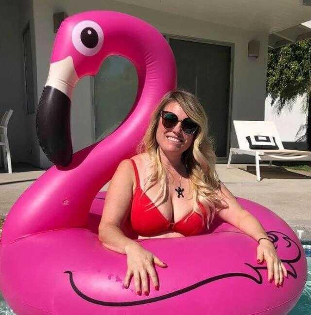 Şirket binasında uyuduğu fotoğrafla ile yönetici olan kadının saltanatı birkaç ay sürdü