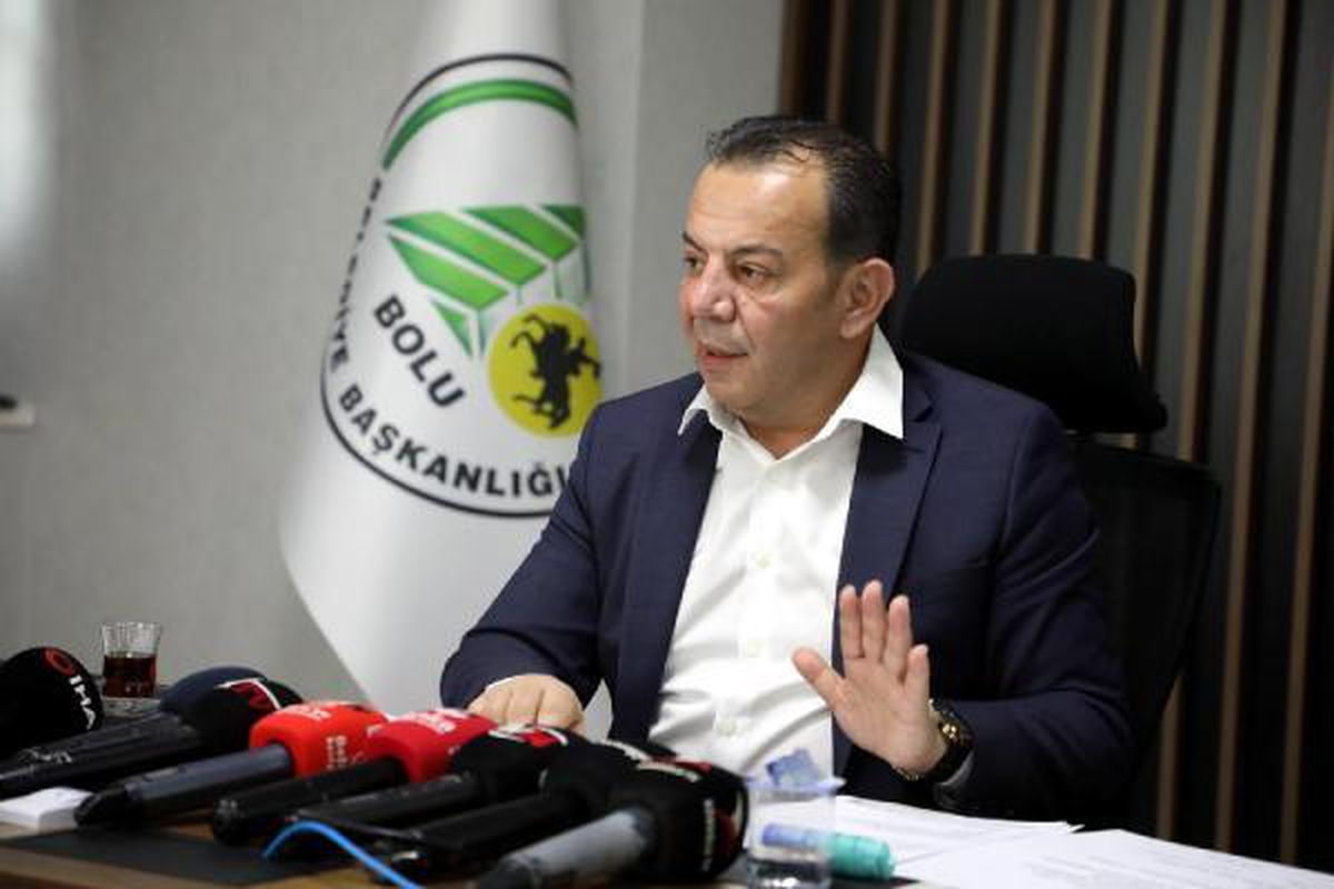 Tanju Özcan, su şişesi fırlatan meclis üyesinden şikayetçi oldu
