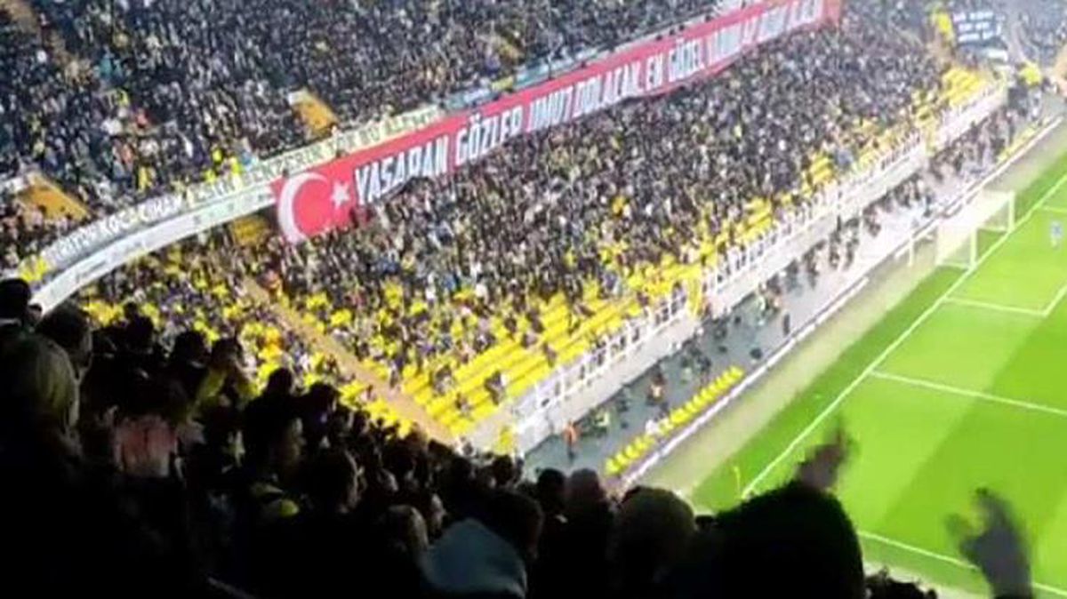 Tribünden yükselen 'Hükümet istifa' sesleri tansiyonu yükseltti! Bir açıklama da Ümraniyespor'dan geldi
