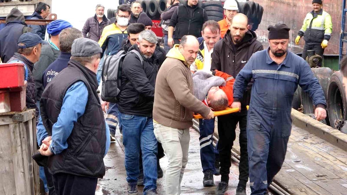 Tuzla\'da gemide çalışan işçi 7 metreden düşerek yaralandı