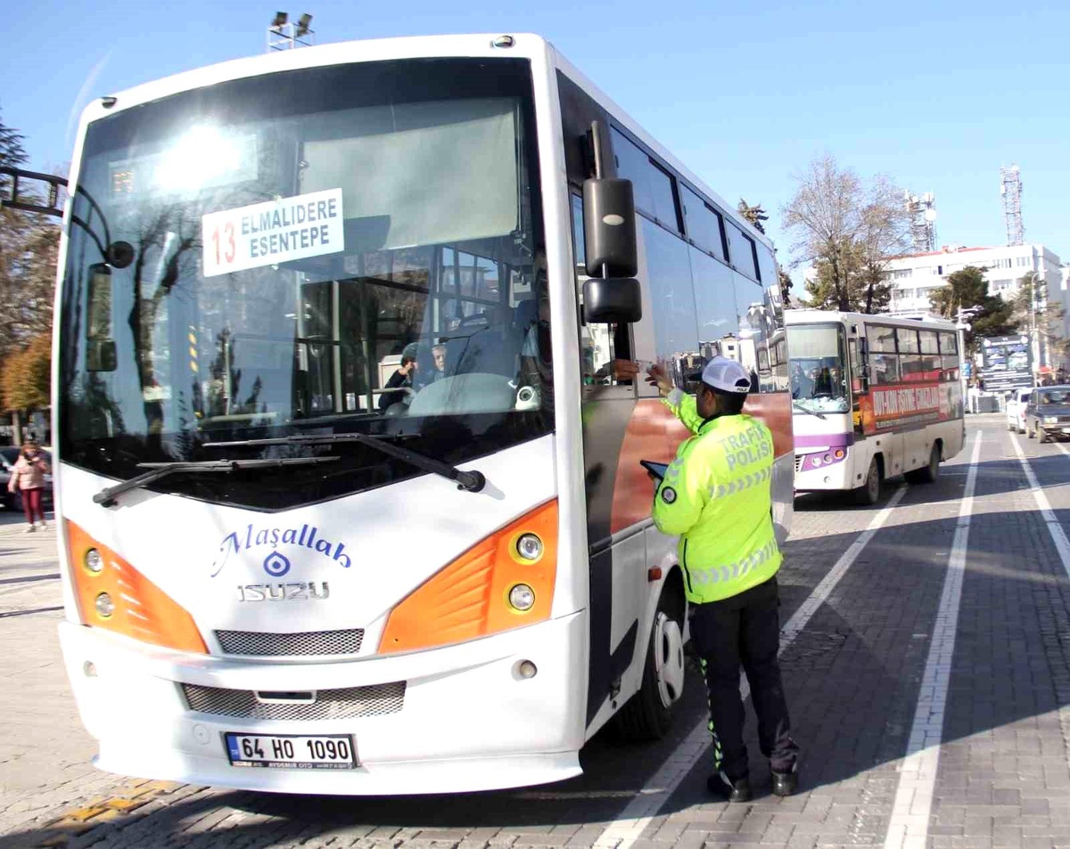 Uşak\'ta bin 77 sürücüye para cezası kesildi