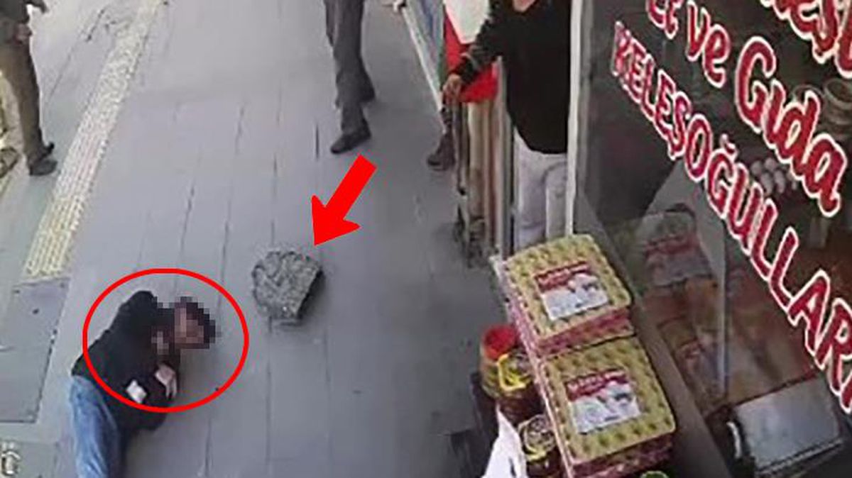 Üstüne asfalt parçası düşen vatandaş olduğu yere yığılıp kaldı! O anlar kamerada